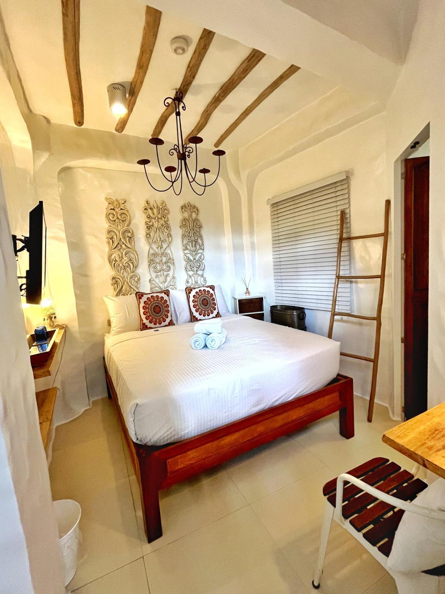 Lugar Bonito Hotel Balabag  Esterno foto
